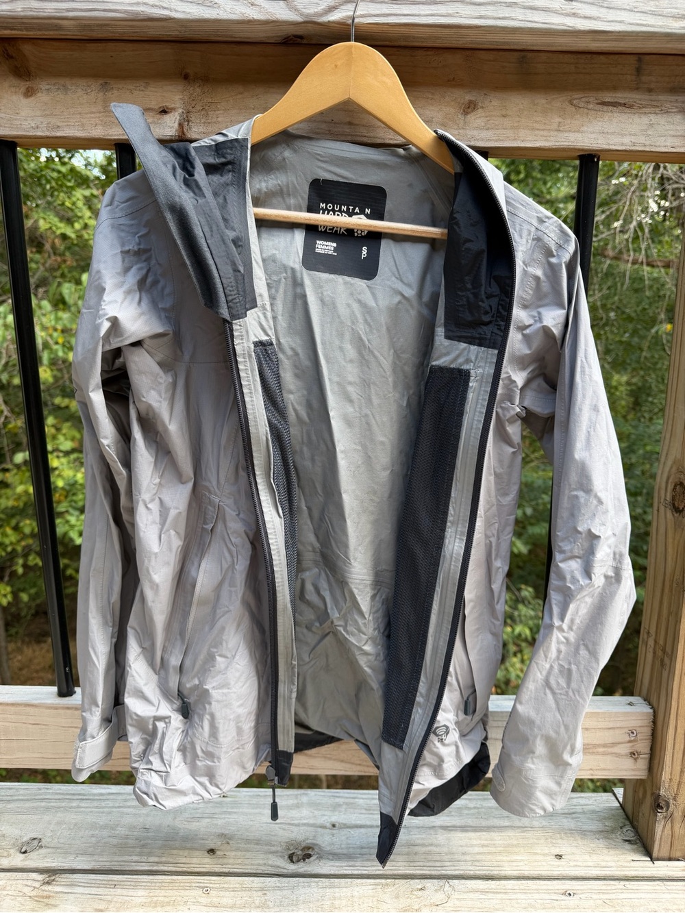 Mountain Hardwear Women’s GoreTex Light Gray Waterproof Rain Jacket
